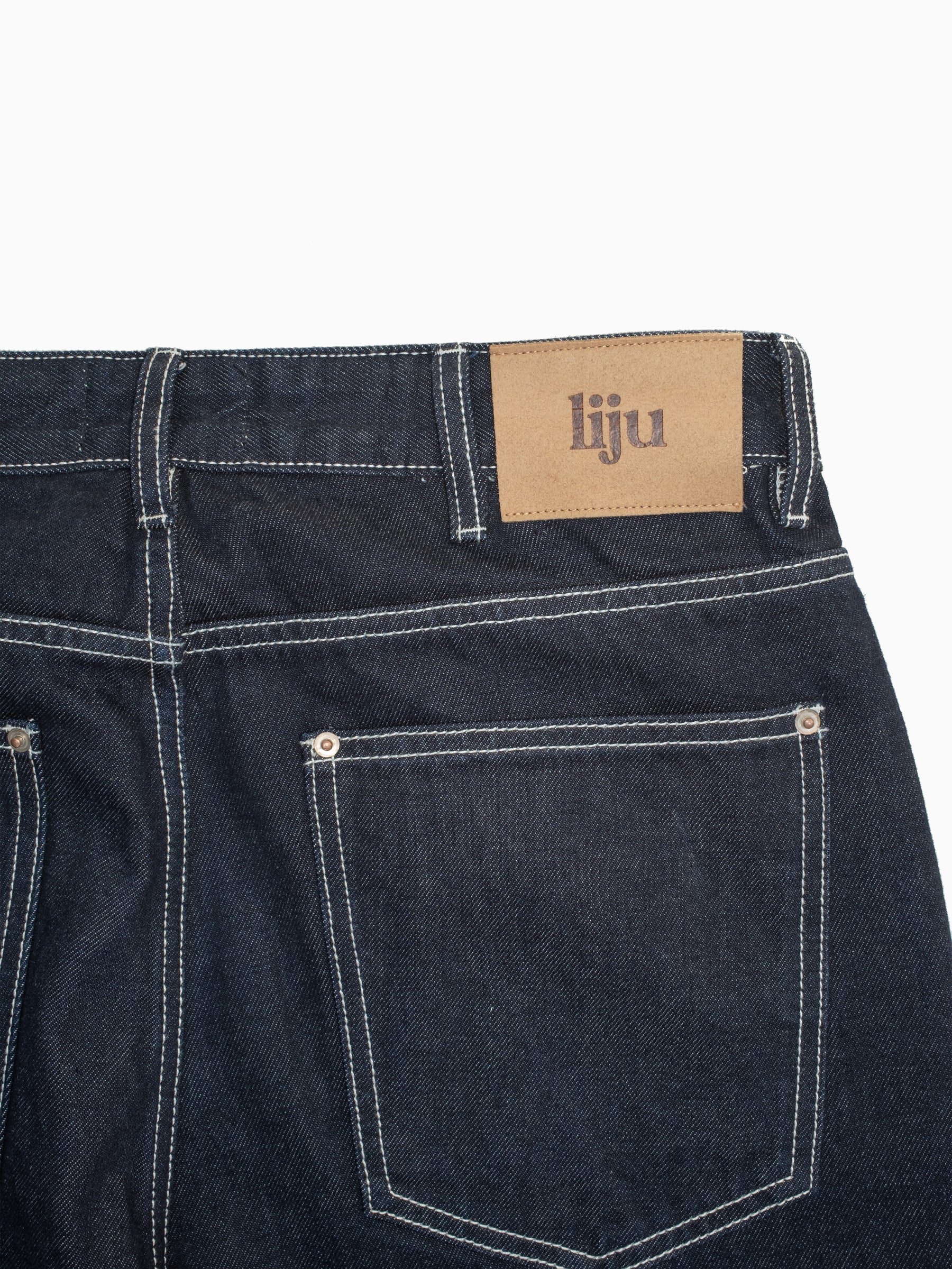 SELVEDGE SIGNATURE DENIM JEANS